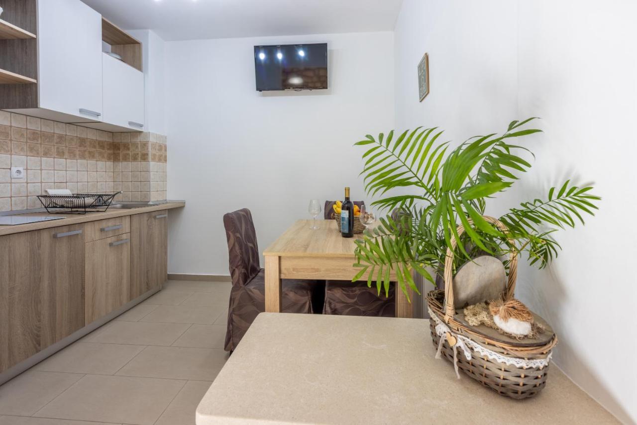 Apartmani Anita Dramalj Exterior foto