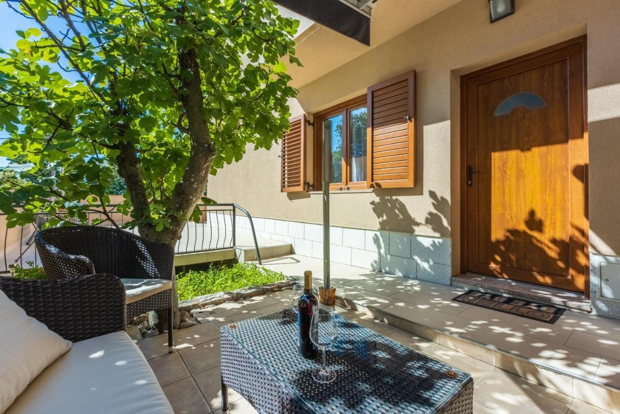 Apartmani Anita Dramalj Exterior foto
